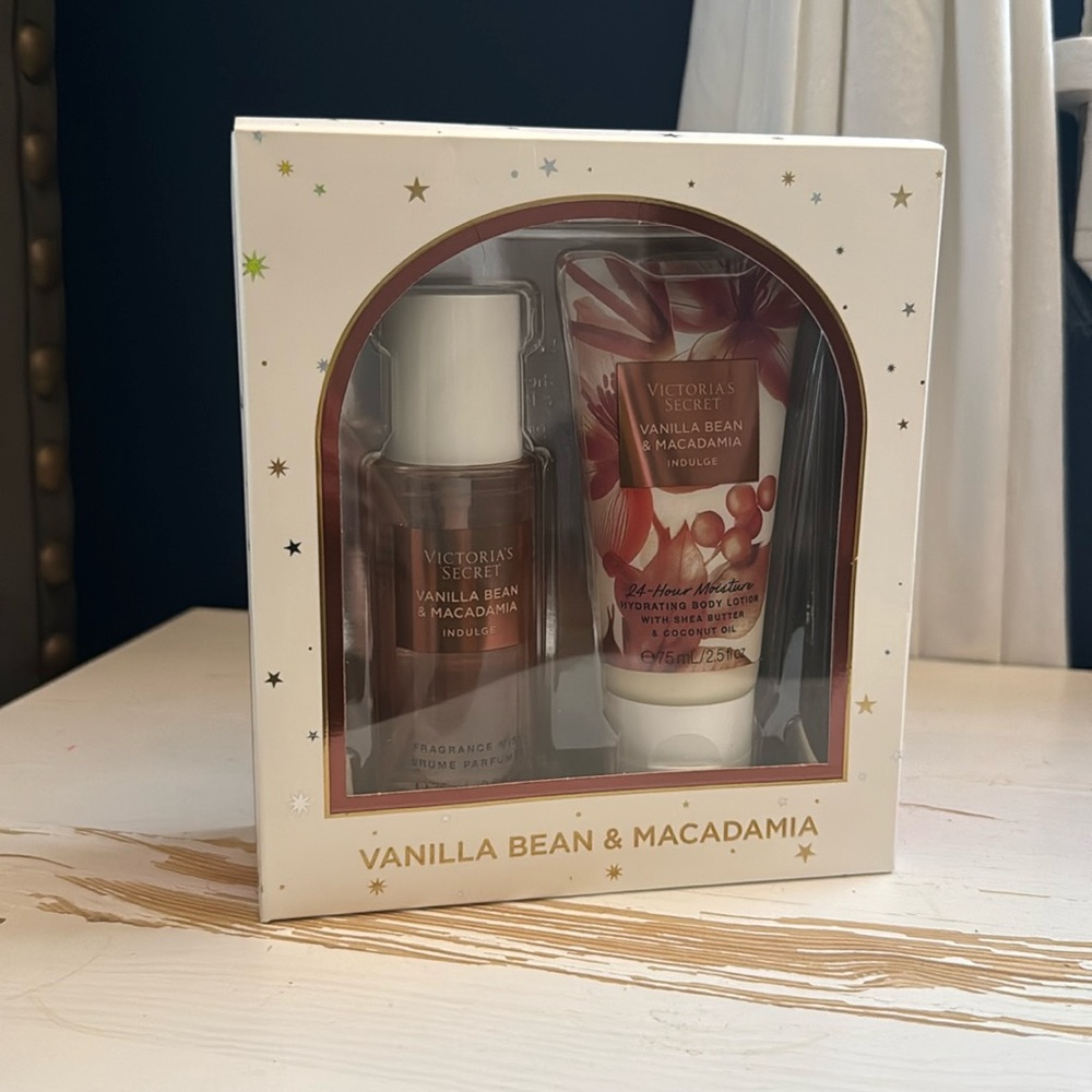 Victoria's Secret Vanilla Bean & Macadamia mist and lotion